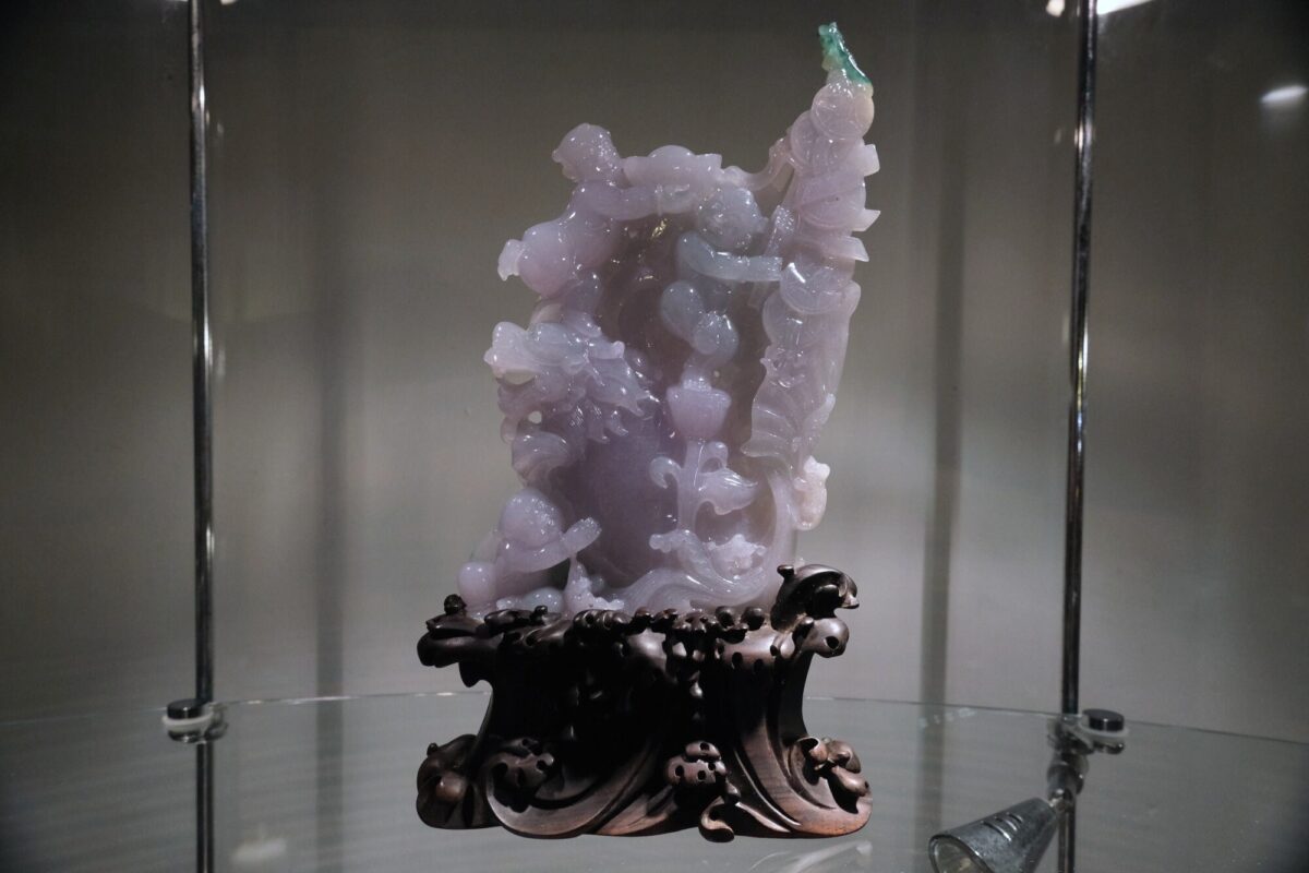 lavender jade carving, lavender jadeite jade, chinese jade auction, jade carvings value, auspicious carvings, antique jade carvings for sale, antique chinese carvings, Gem Gardener
