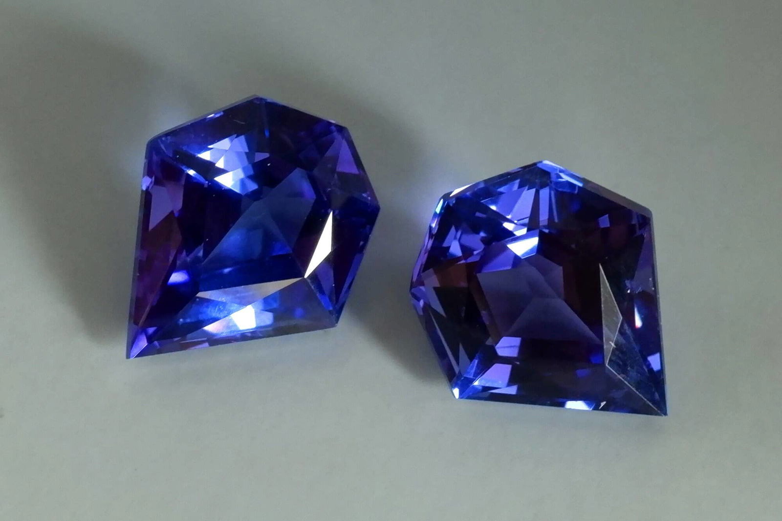 tanzanite, arrow cut gemstone, buy loose tanzanite gemstones, tanzanite violetish blue, tanzanite singapore, tanzanite earrings singapore, Gem Gardener
