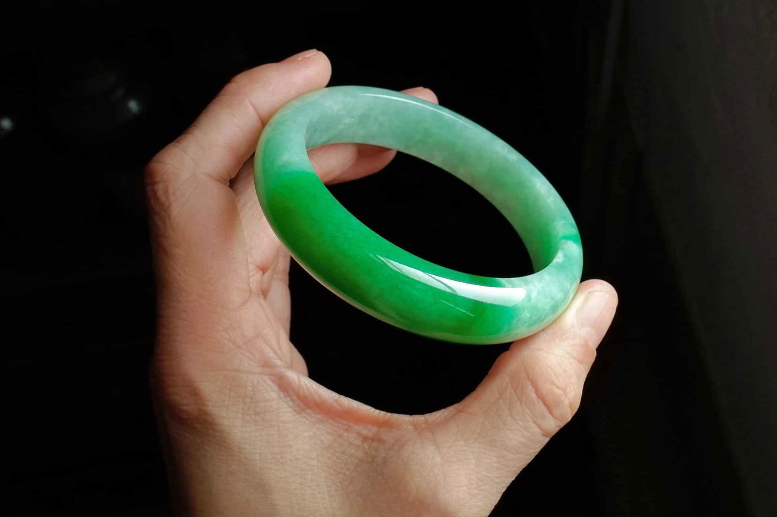 High Quality Jade Bangle, high end jade jewelry, high quality green jade jewelry, jade bangle auction, auction jadeite bangle, sotheby's jade auction, christie's jade jewelry auction, jade bangle singapore, jade jewellery singapore, Gem Gardener