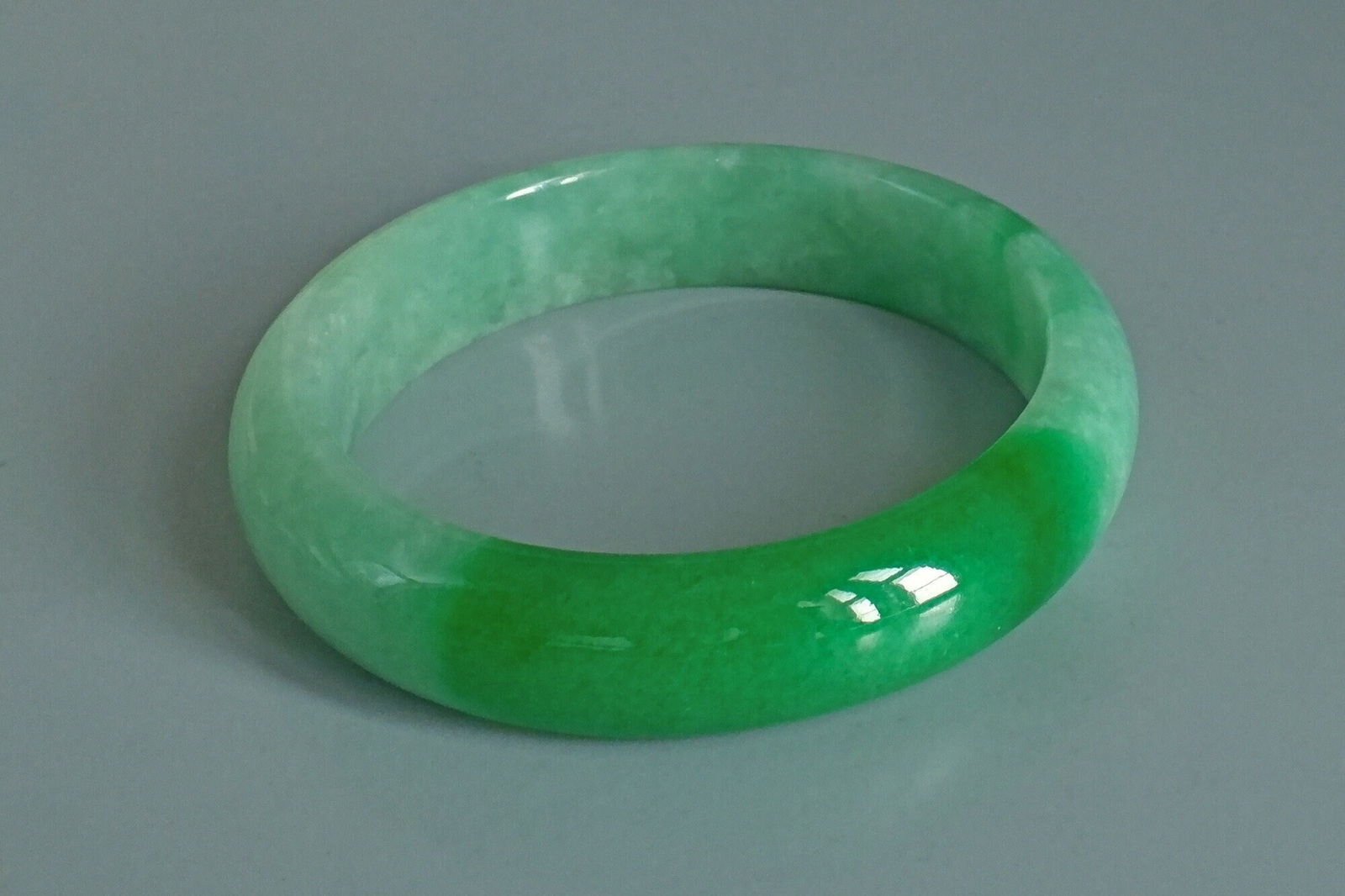 High Quality Jade Bangle, high end jade jewelry, high quality green jade jewelry, jade bangle auction, auction jadeite bangle, sotheby's jade auction, christie's jade jewelry auction, jade bangle singapore, jade jewellery singapore, Gem Gardener