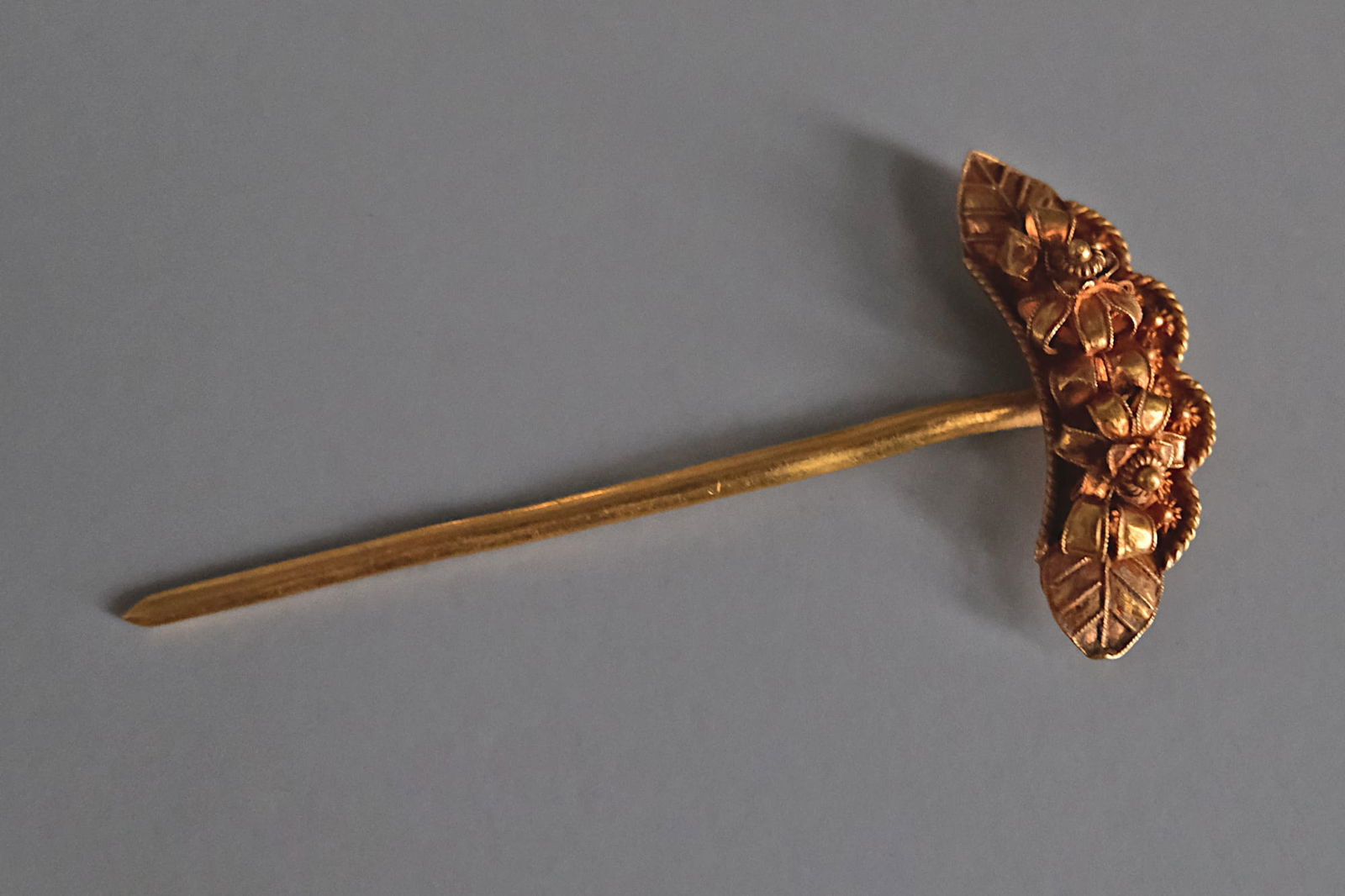 Antique Chinese Hair Ornaments, fan shape hair stick, fan hair bun, solid gold hair pin, antique hair sticks, gold hair stick, antique gold asian jewellery, Gem Gardener