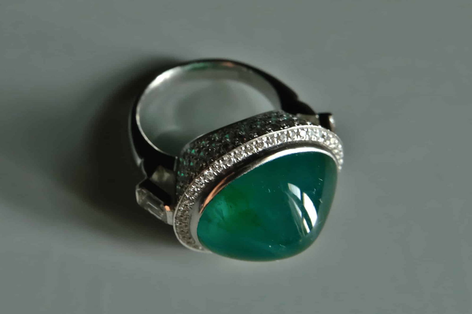 Emerald Sugarloaf Ring, brazilian emerald ring, sugarloaf emerald ring, emerald diamond cabochon ring, cabochon emerald ring gold, emerald ring singapore, Gem Gardener