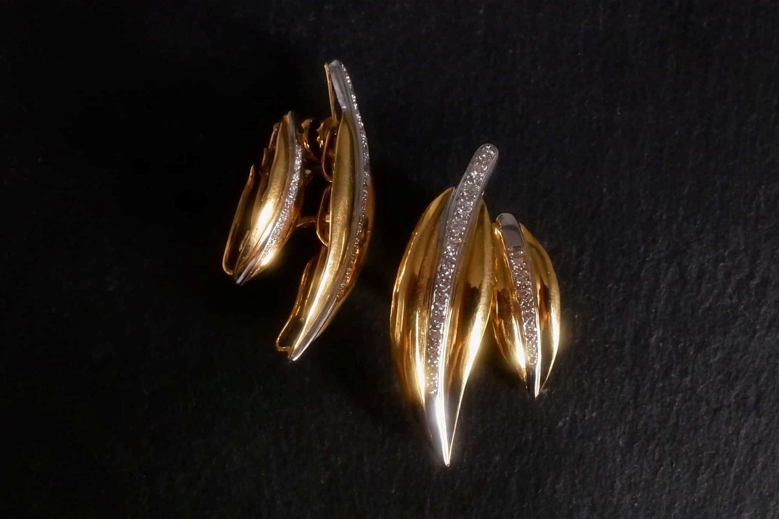 Large Gold Leaf Stud Earrings, big leaf earrings, long leaf earrings, gold diamond leaf earrings, 80s style earrings gold, vintage gold leaf earrings, vintage earrings singapore, Gem Gardener