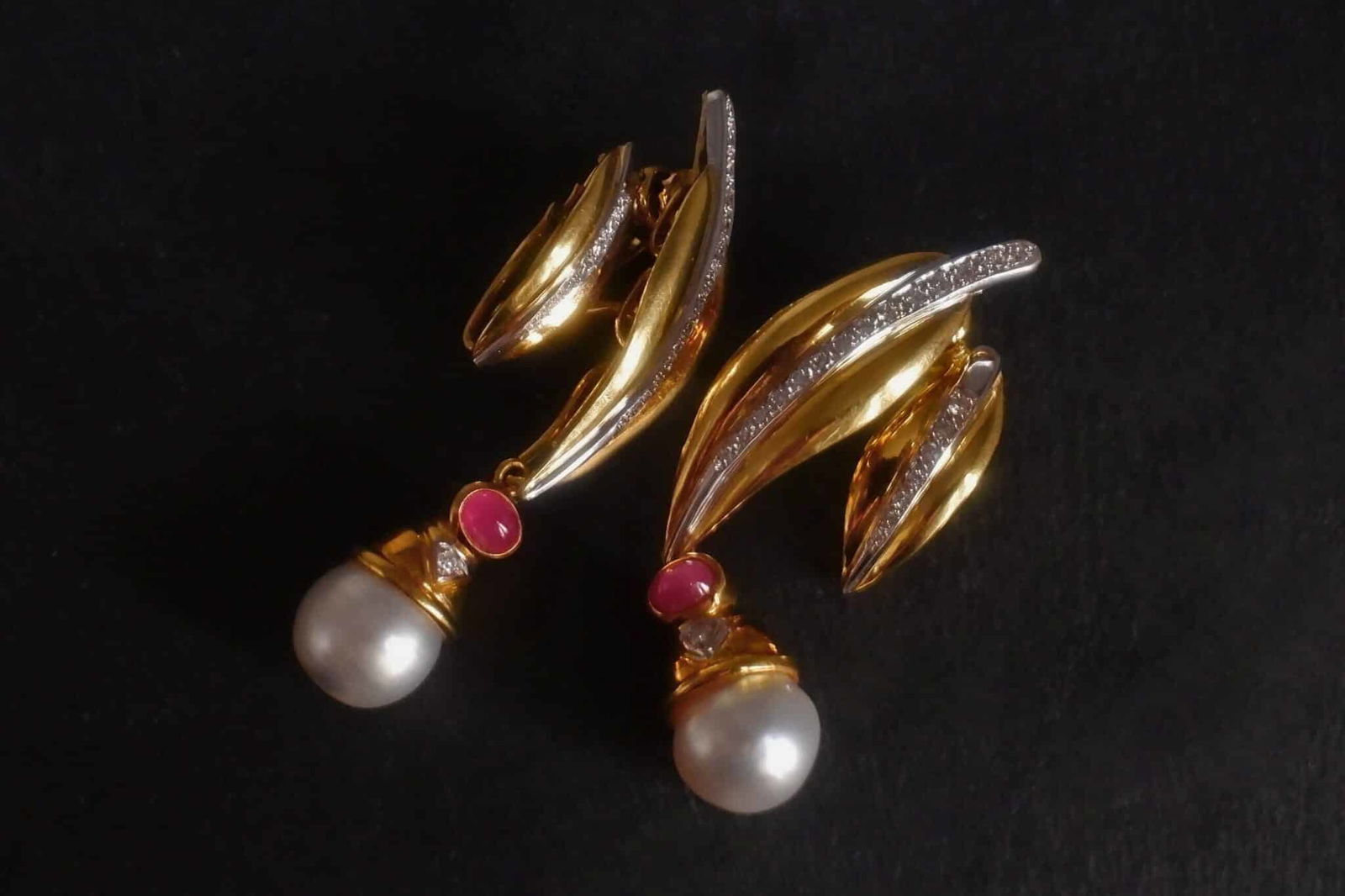 Large Gold Leaf Stud Earrings, big leaf earrings, long leaf earrings, gold diamond leaf earrings, 80s style earrings gold, vintage gold leaf earrings, vintage earrings singapore, Gem Gardener