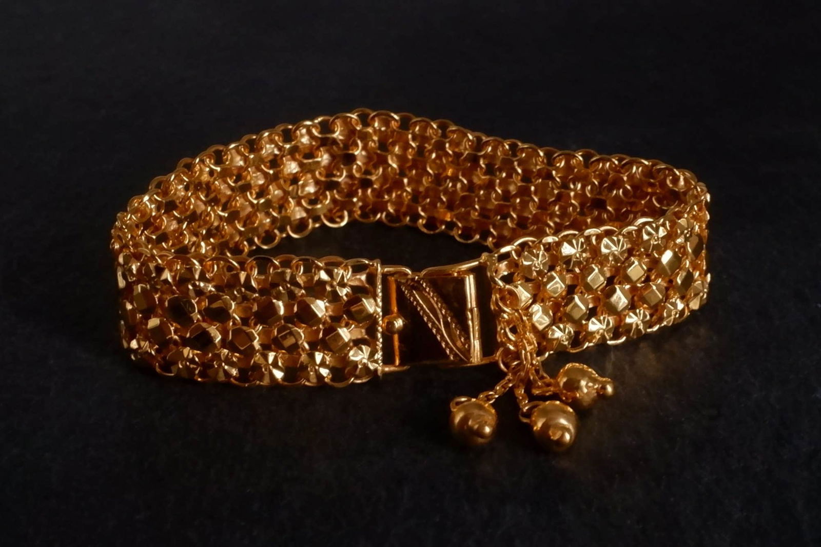 Chinese Gold Bracelet, traditional chinese gold jewelry, gold lace bracelet, antique chinese gold bracelet, peranakan gold bracelet, antique peranakan jewellery, chinese gold jewellery online shopping, Gem Gardener