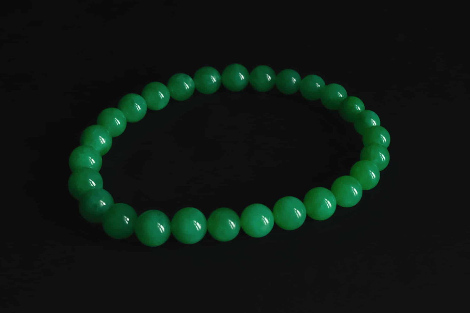 Green Jade Beaded Bracelet, barbara hutton jade, green jadeite jade beads bracelet, jade beads bracelet singapore, high quality jade beaded necklace