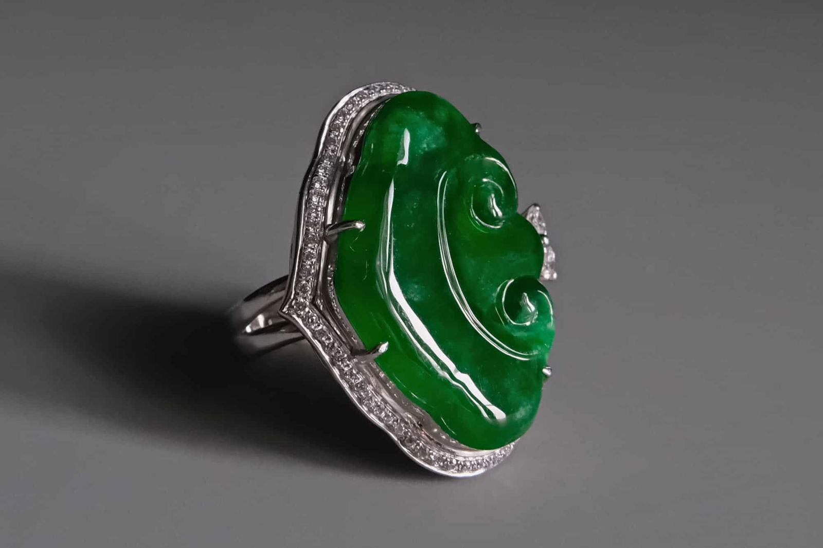 Imperial Green Jade Ring, imperial green jadeite, imperial green jadeite for sale, old mine jadeite, 老坑, 老坑翡翠, jade pendant singapore, fine jade jewelry hong kong, Gem Gardener