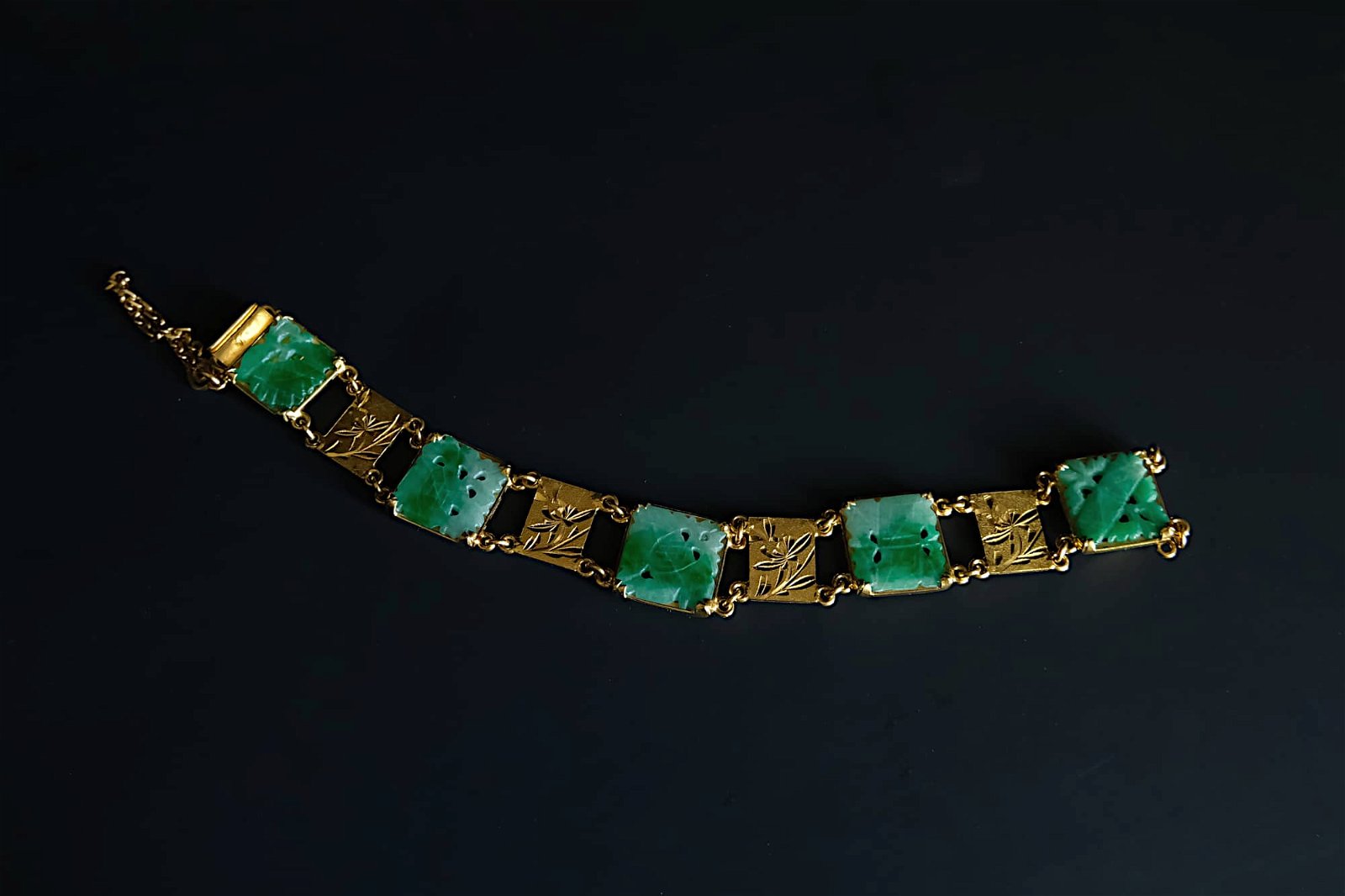chinese jade bracelet, vintage jade bracelet, antique jade bracelet, carved jade bracelet, jade gold bracelet, vintage jade jewellery, antique chinese jewellery, Gem Gardener