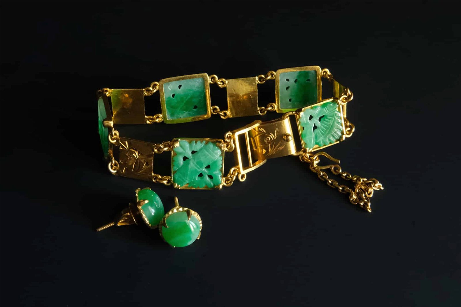 chinese jade bracelet, vintage jade bracelet, antique jade bracelet, carved jade bracelet, jade gold bracelet, vintage jade jewellery, antique chinese jewellery, Gem Gardener