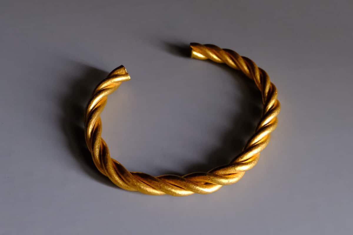Solid Gold Cuff Bangle, gold twisted cuff bangle, 24k Gold Bangle Bracelet, gold bangle antique bracelet, antique gold chinese jewelry, 24k antique gold, antique gold bangles for sale, chinese 24k gold bangle, antique peranakan jewellery, Gem Gardener