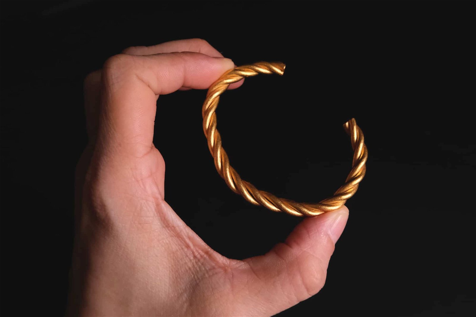 24k Gold Bangle Bracelet, gold bangle antique bracelet, antique gold chinese jewelry, 24k antique gold, antique gold bangles for sale, chinese 24k gold bangle, antique peranakan jewellery, Gem Gardener