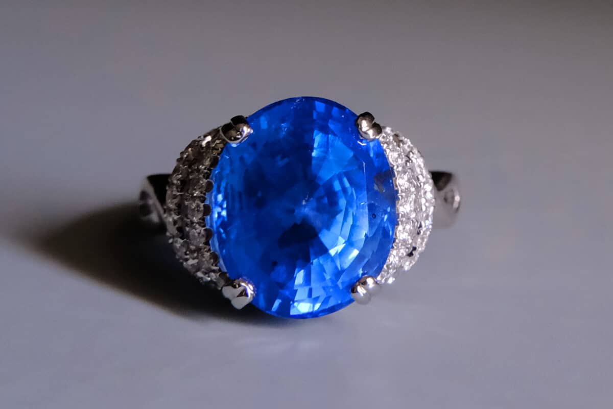Cornflower Blue Sapphire Ring, unheated blue sapphire ring, intense cornflower blue sapphire, blue sapphire ring singapore, blue sapphire ring singapore price, unheated untreated blue sapphire, engagement ring singapore, Gem Gardener