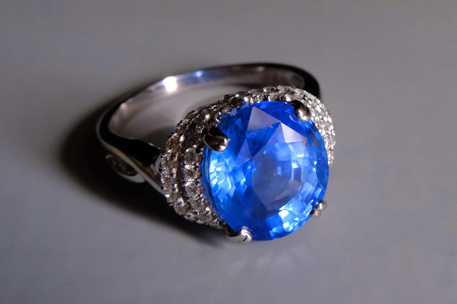 Cornflower Blue Sapphire Ring, unheated blue sapphire ring, intense cornflower blue sapphire, blue sapphire ring singapore, blue sapphire ring singapore price, unheated untreated blue sapphire, engagement ring singapore, Gem Gardener