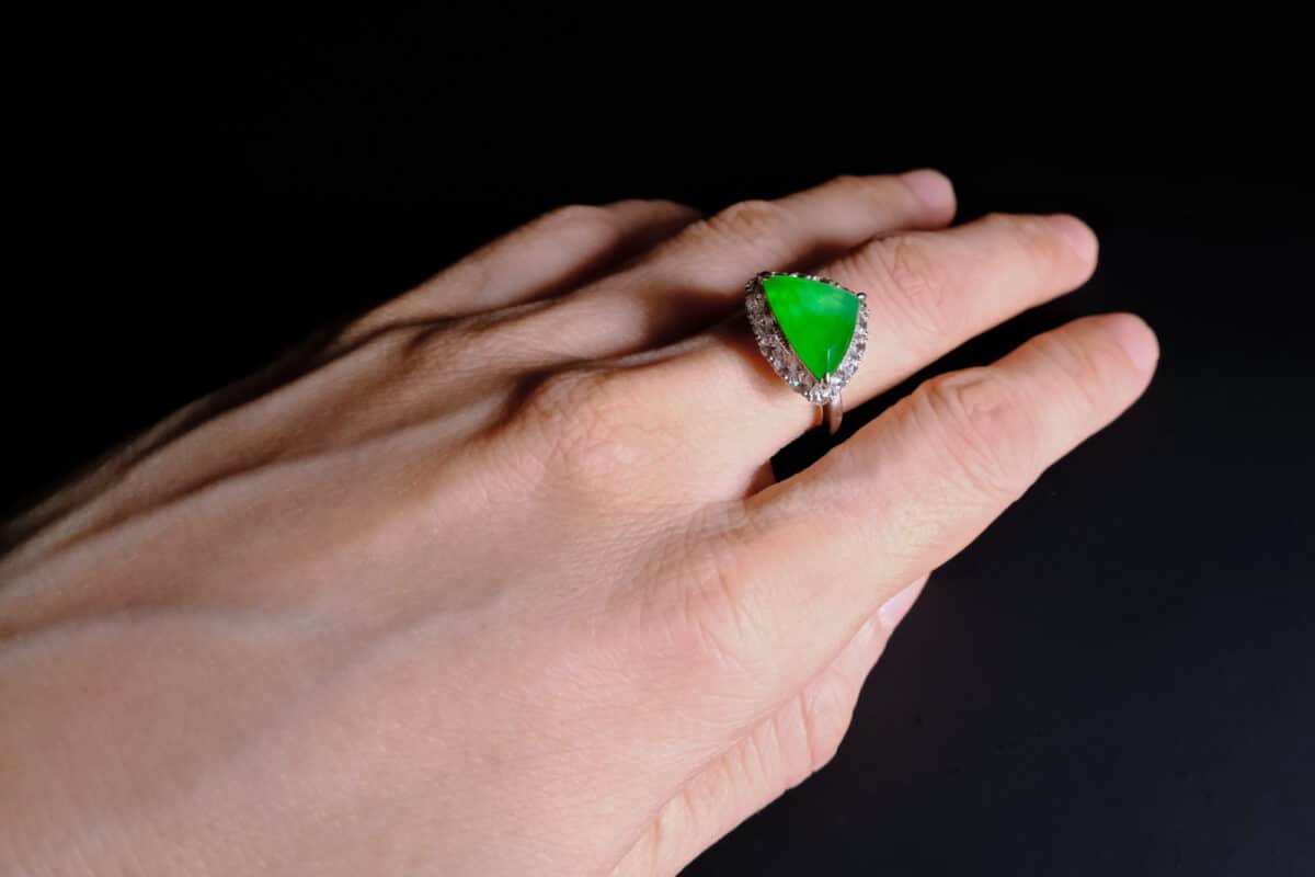 翡翠 Icy Green Jade Ring Trillion 18k | Gem Gardener