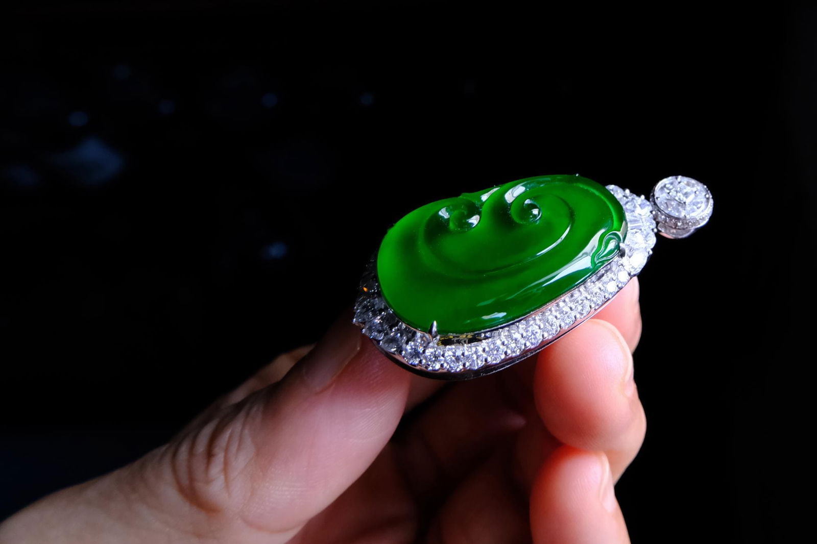 翡翠危料,jadeite jade pendant, guatemalan jade pendant, guatemala jade jewelry, jade pendant singapore, high quality jade pendant, green jadeite jade price, guatemala green jade, imperial green jade pendant, fine jade jewelry hong kong, jade jewellery singapore, Gem Gardener