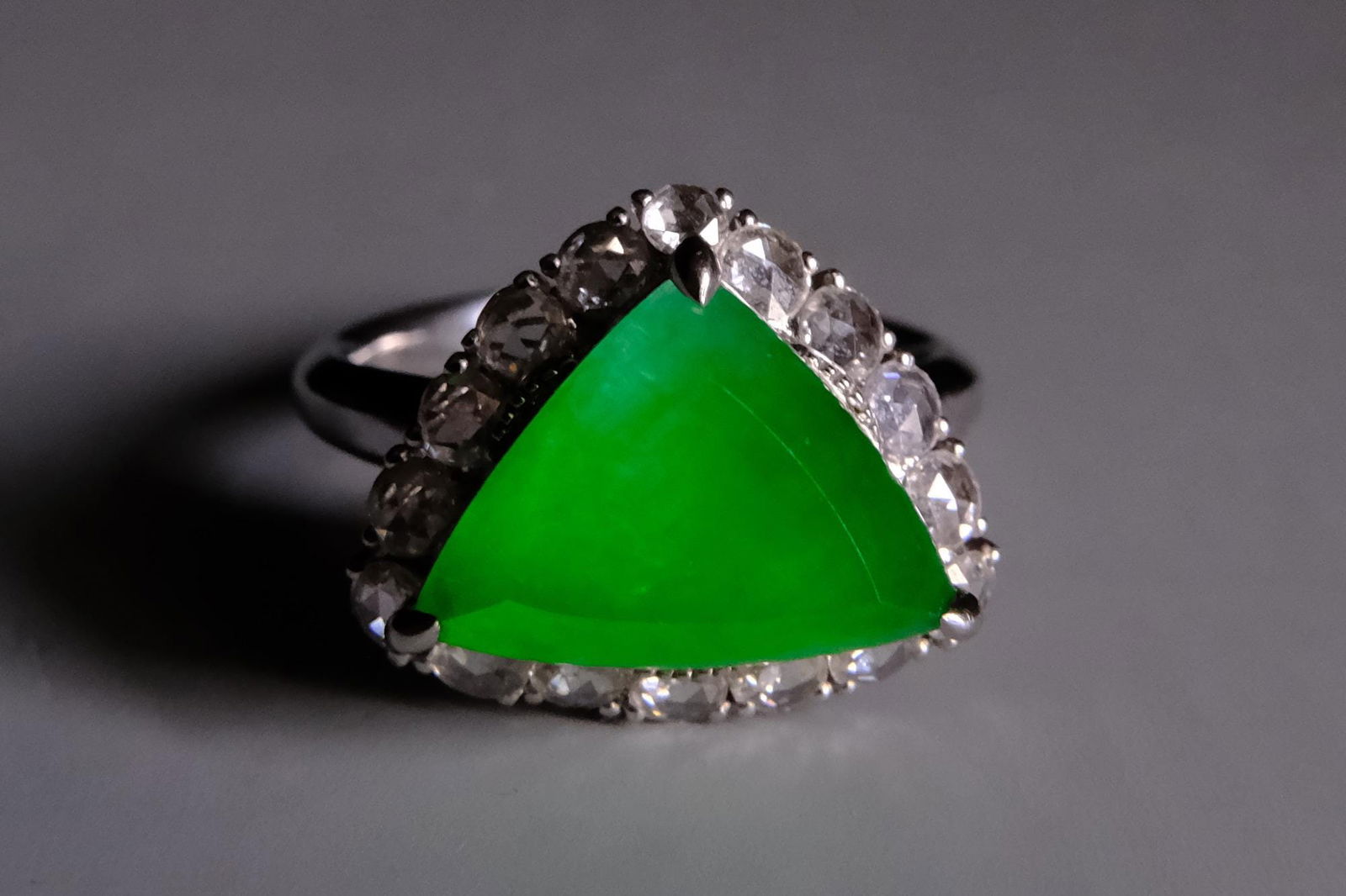 icy green jade, faceted jade ring, imperial green jade ring, 翡翠, 玻璃种, glassy jadeite, glass jadeite burma, icy jade ring, ice jade jewelry for sale, 冰种翡翠, jade jewellery singapore, jade ring singapore, modern jade ring singapore, Gem Gardener