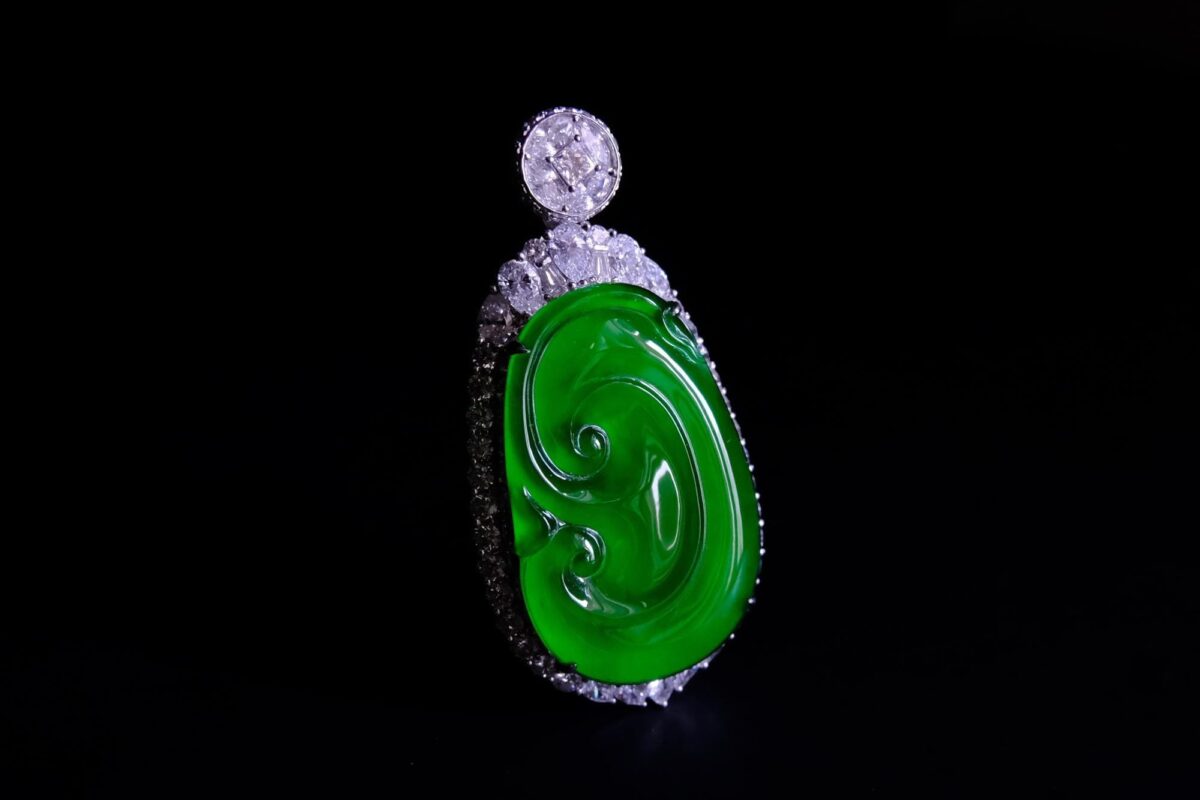 jadeite jade pendant, guatemalan jade pendant, guatemala jade jewelry, jade pendant singapore, high quality jade pendant, green jadeite jade price, guatemala green jade, imperial green jade pendant, fine jade jewelry hong kong, jade jewellery singapore, Gem Gardener
