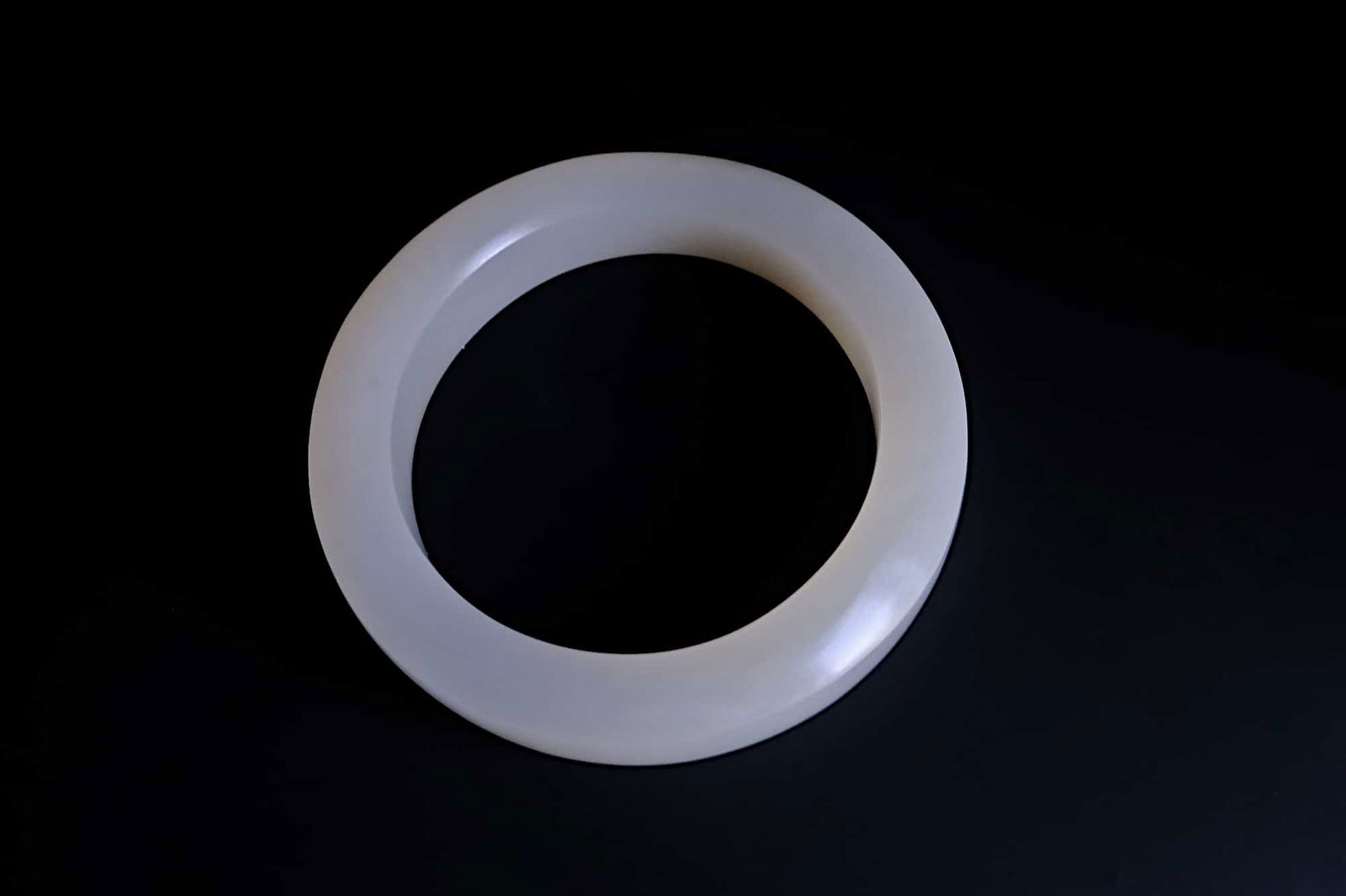 Hetian Nephrite Jade Bangle, white nephrite jade bangle, antique jade bangle, 籽料和田玉, 和田玉手镯, jade bangle auction, fine jade bangle, jade bangle singapore, white jade bangle price, 和田玉籽料手镯, Gem Gardener