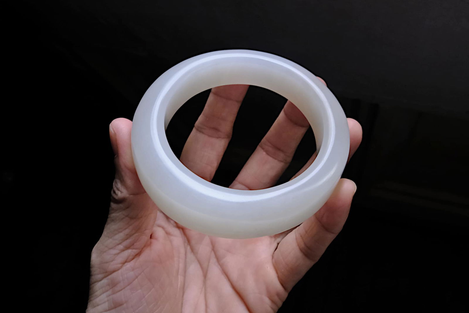 Hetian Nephrite Jade Bangle, white nephrite jade bangle, antique jade bangle, 籽料和田玉, 和田玉手镯, jade bangle auction, fine jade bangle, jade bangle singapore, white jade bangle price, 和田玉籽料手镯, Gem Gardener