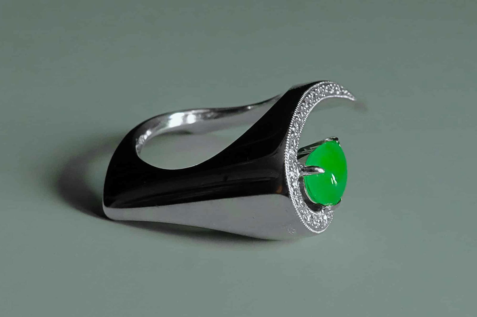 Minimalist Jade Ring, jade avant garde, jade ring singapore, pear shaped jade ring, jade ring men gold, jade diamond ring white gold, Gem Gardener