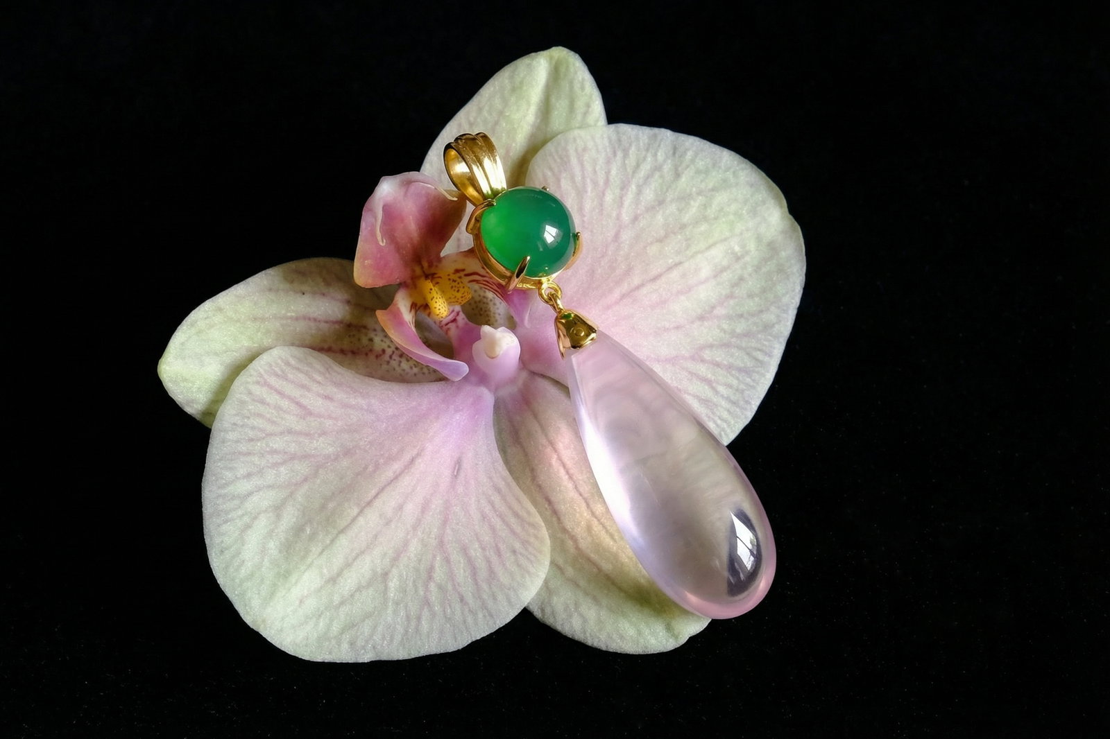 Jade Long Pendant, Jade Drop Pendant, rose quartz and jade necklace, jadeite and rose quartz, modern jade pendant, jade pendant pearl necklace, jade necklace pearl, jade pendant singapore, jade necklace singapore, jade fine jewellery