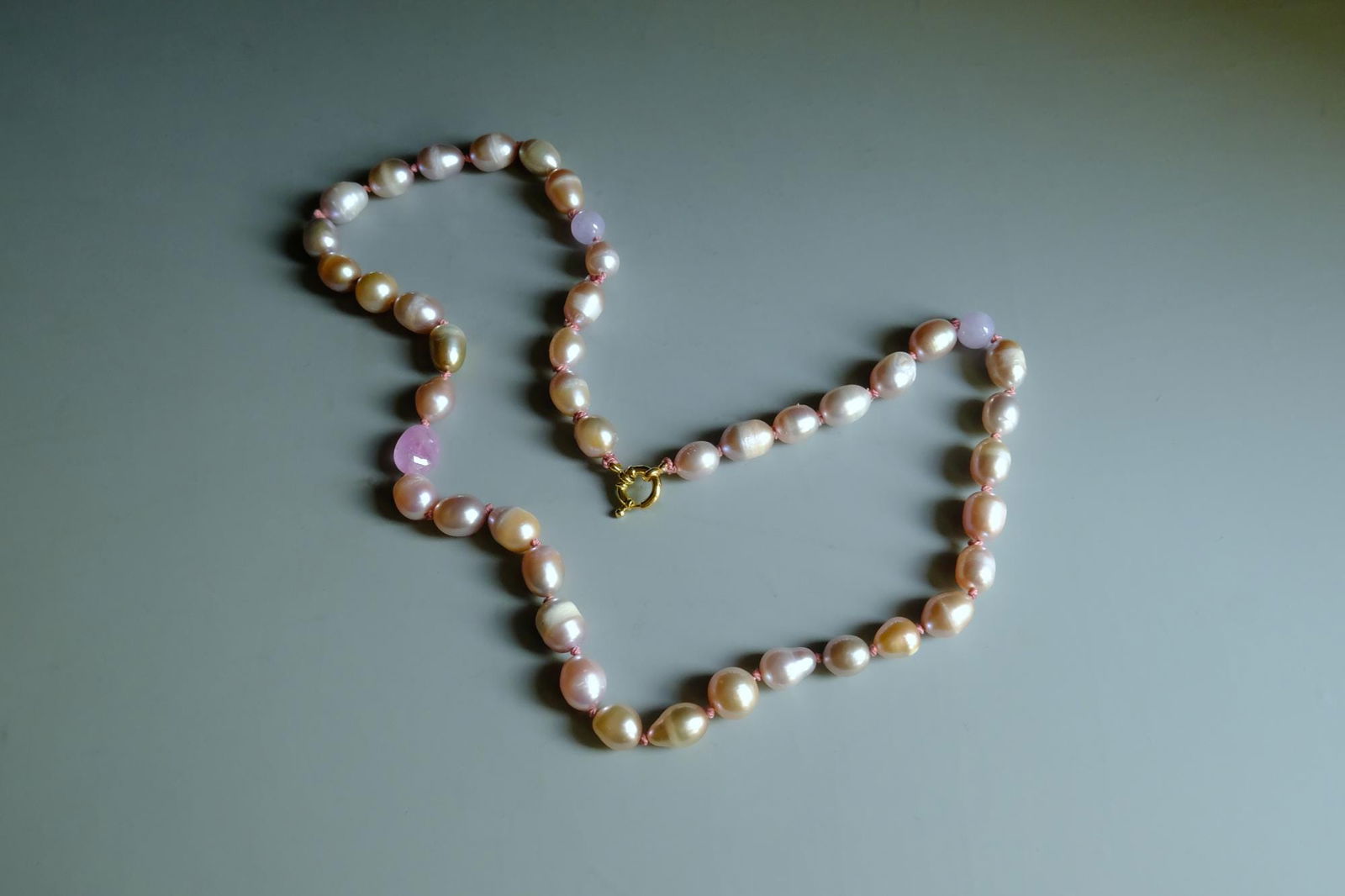 ellipsoid pearl, oval pearl necklace, pink oval pearl necklace, pink pearl necklace gold, pink natural pearl necklace, pearl necklace singapore