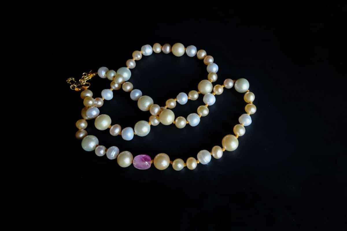 Big Pearl Little Pearl Necklace, Big Small Pearl Necklace, Beige Pearl Necklace, cream pearl necklace gold, pearl necklace singapore