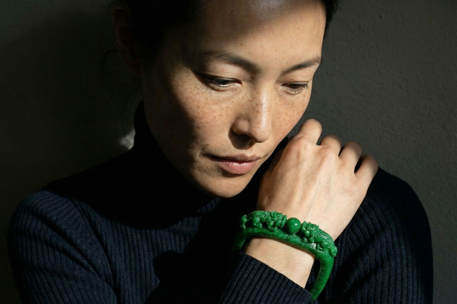 Green Jadeite Jade Bangle, green jade bangle, 翡翠干青, 翡翠手镯, high end jade bangle, carved green jadeite jade, jade bangle singapore, jadeite bangle auction, Gem Gardener