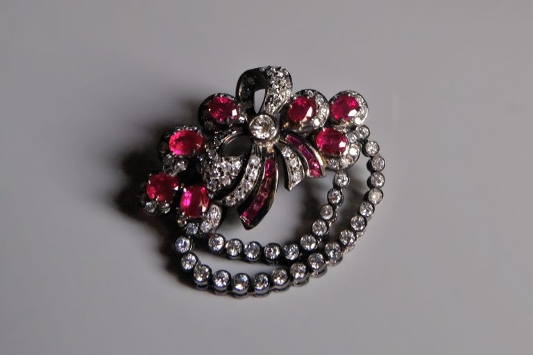 vintage ruby brooch pin, black and gold brooch pin, ruby bow brooch, ruby black gold, brooch pin singapore, antique gold ruby brooch, vintage ruby brooches for sale, fine jewelry brooches, Gem Gardener