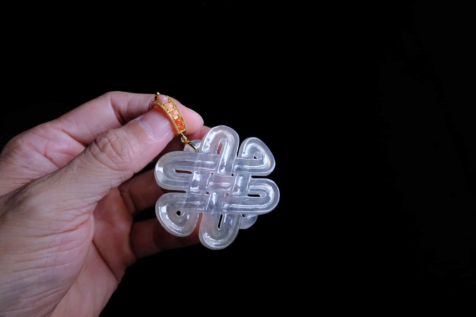 endless knot jade, 盘长结, icy jade pendant, eternal knot jade, chinese endless knot, eternal knot jade jewelry, large white jade pendant, white jade pendant chinese, white jade singapore, jade jewellery singapore, Gem Gardener