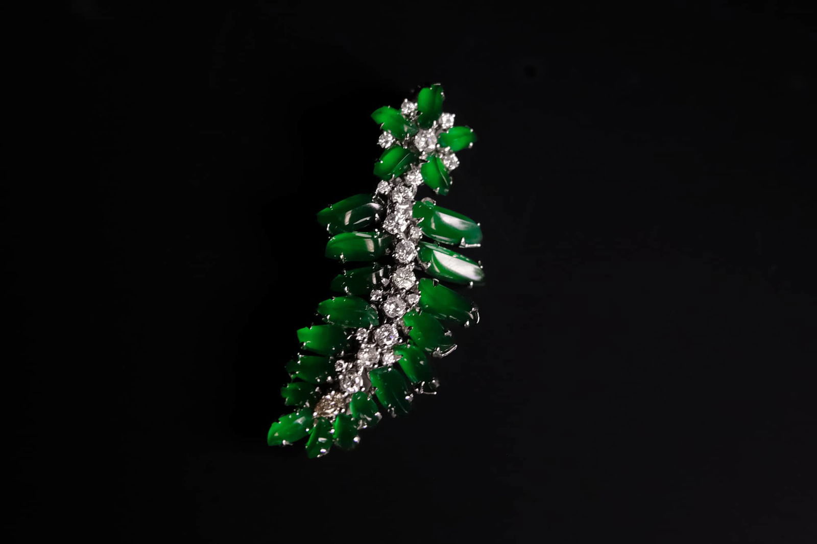green jade leaf pendant, modern jade pendant, modern jade jewellery singapore, modern jade singapore, modern jade bead necklace, jade pendant singapore, jade flower pendant, jade flower pendant necklace, Gem Gardener