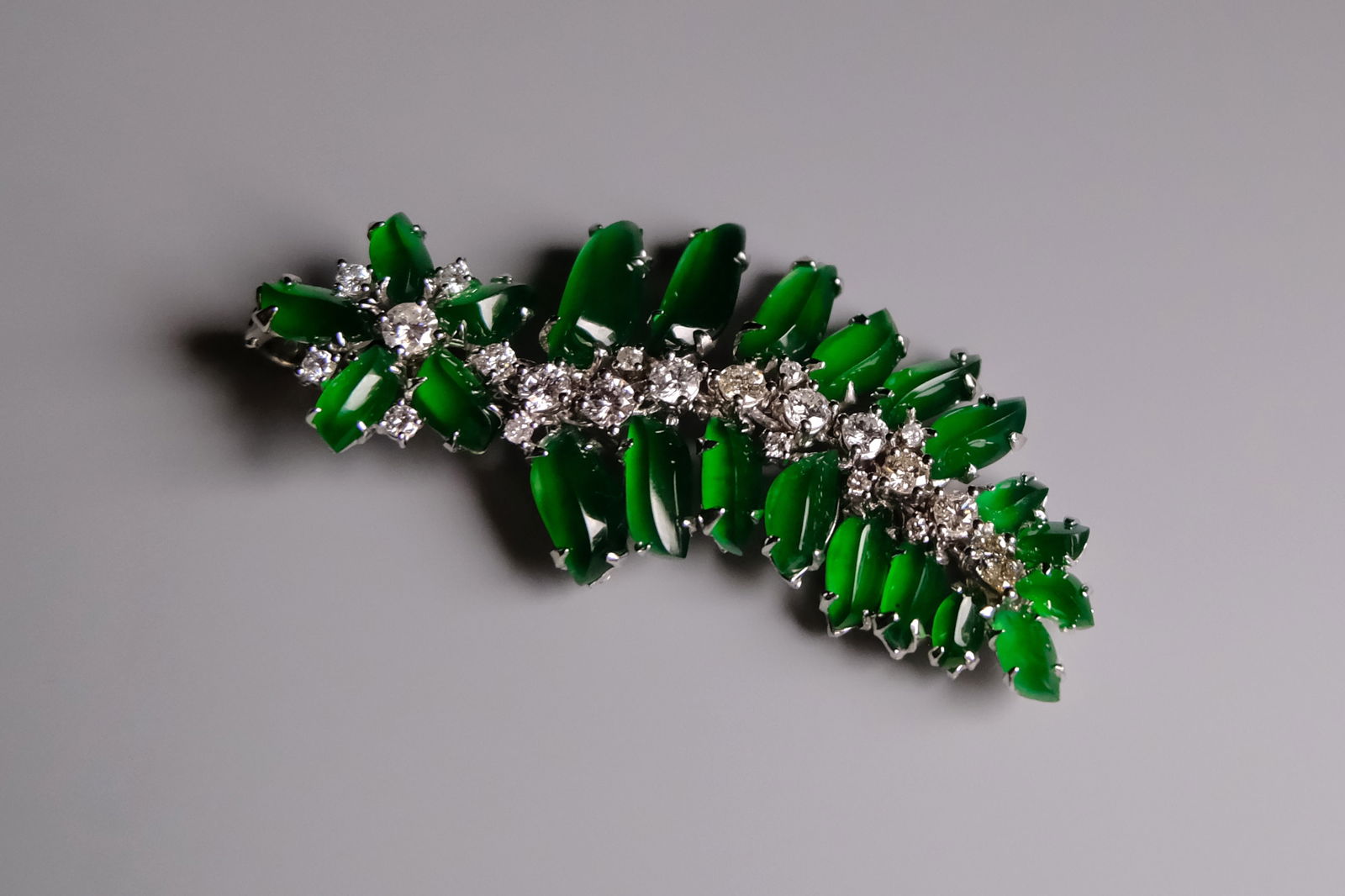 green jade leaf pendant, modern jade pendant, modern jade jewellery singapore, modern jade singapore, modern jade bead necklace, jade pendant singapore, jade flower pendant, jade flower pendant necklace, Gem Gardener
