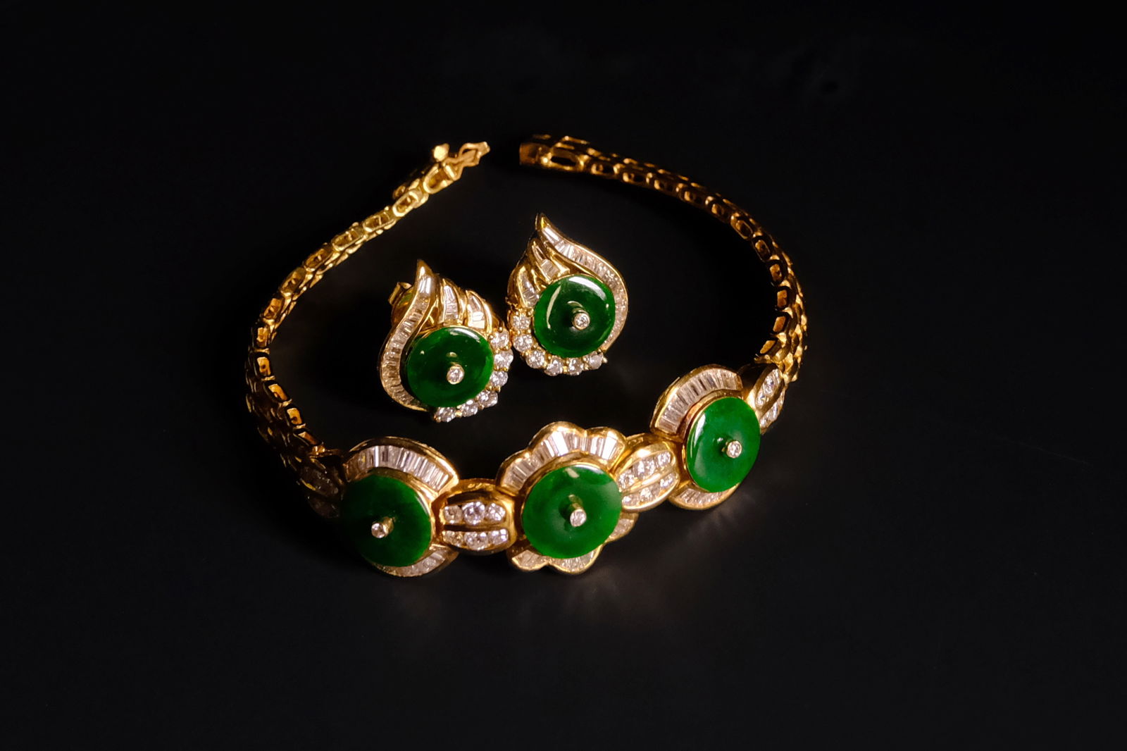 jade earrings and bracelet, vintage jade stud earrings gold, jade earrings singapore, jade bracelet singapore, yellow gold jade earrings, antique jadeite earrings, antique jade jewelry, Gem Gardener