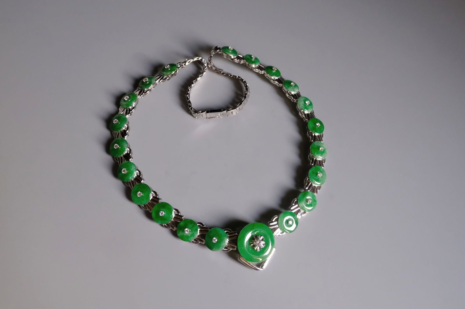 jade disc necklace, jade circle pendant necklace gold, jade pendant necklace singapore, jade necklace singapore, apple green jade necklace, jade and gold link necklace, vintage jade necklace gold, vintage jade jewelry for sale, antique jade jewelry, vintage jewelry singapore, Gem Gardener