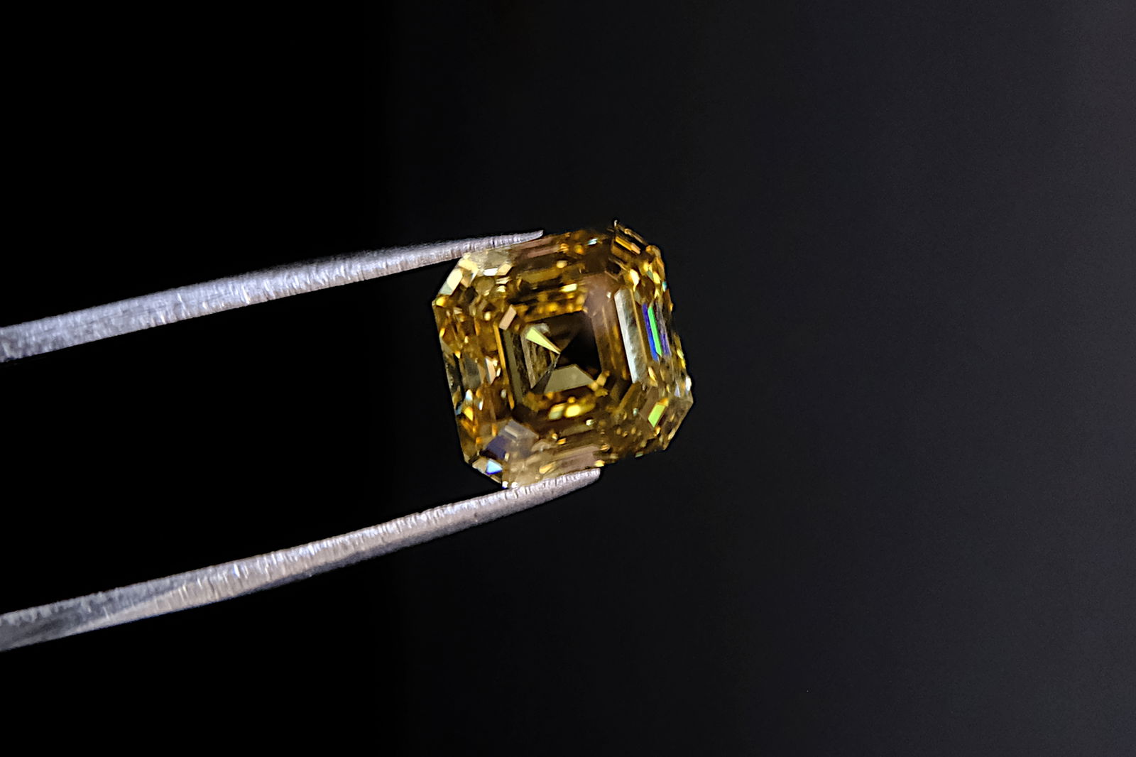 fancy deep brownish yellow diamond, 7 carat fancy yellow diamond price, 7 carat yellow diamond price, brownish yellow diamond price, 7 carat fancy yellow diamond price, fancy yellow diamond for sale, buy loose diamonds singapore, singapore diamond price, Gem Gardener