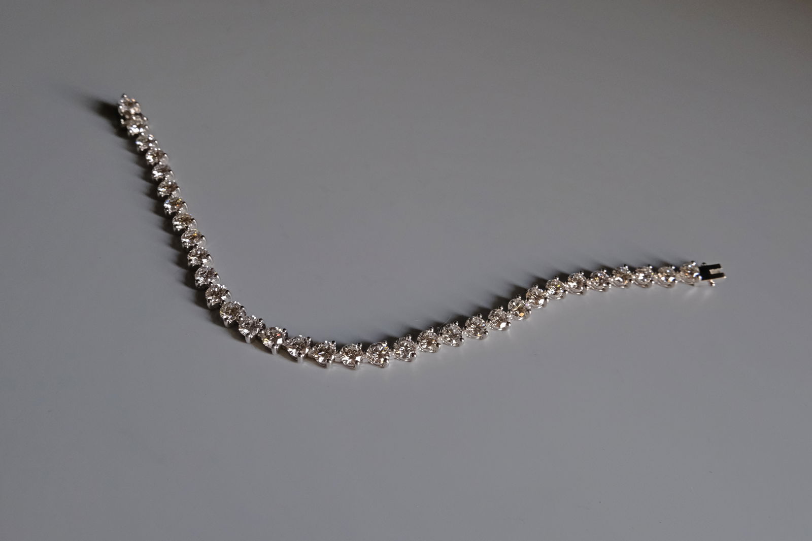 25 pointer diamond tennis bracelet, 8 carat diamond tennis bracelet, 3 prong diamond bracelet, tennis bracelet singapore reddit, tennis bracelet singapore, diamond bracelet singapore, Gem Gardener