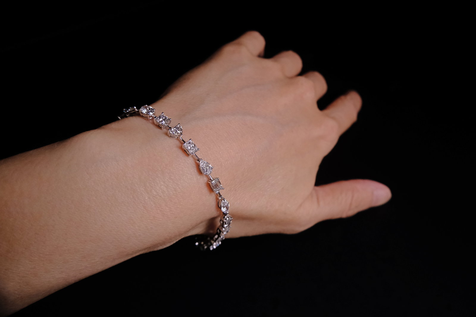 mixed cut tennis bracelet, multi shape natural diamond tennis bracelet, unique tennis bracelet, diamond bracelet singapore, tennis bracelet singapore, natural diamond tennis bracelet singapore, natural diamond tennis bracelet price, Gem Gardener