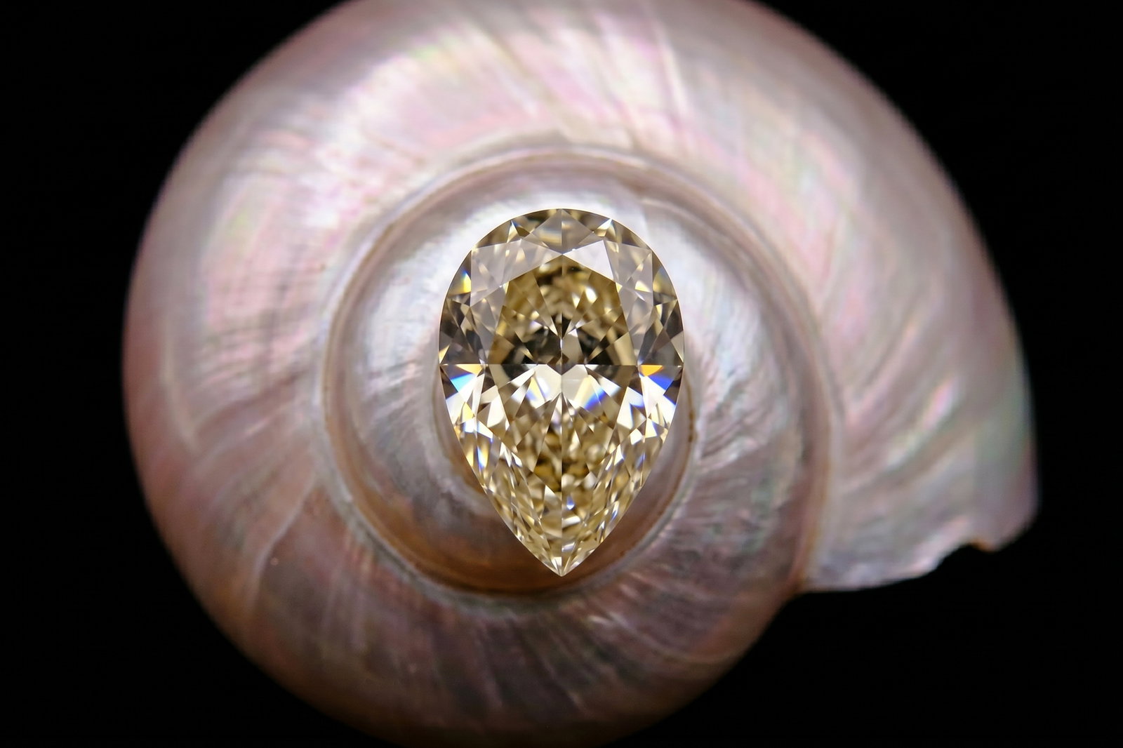 7 carat fancy yellow diamond, 7 ct yellow diamond, big fancy diamond ring, fancy yellow diamond for sale