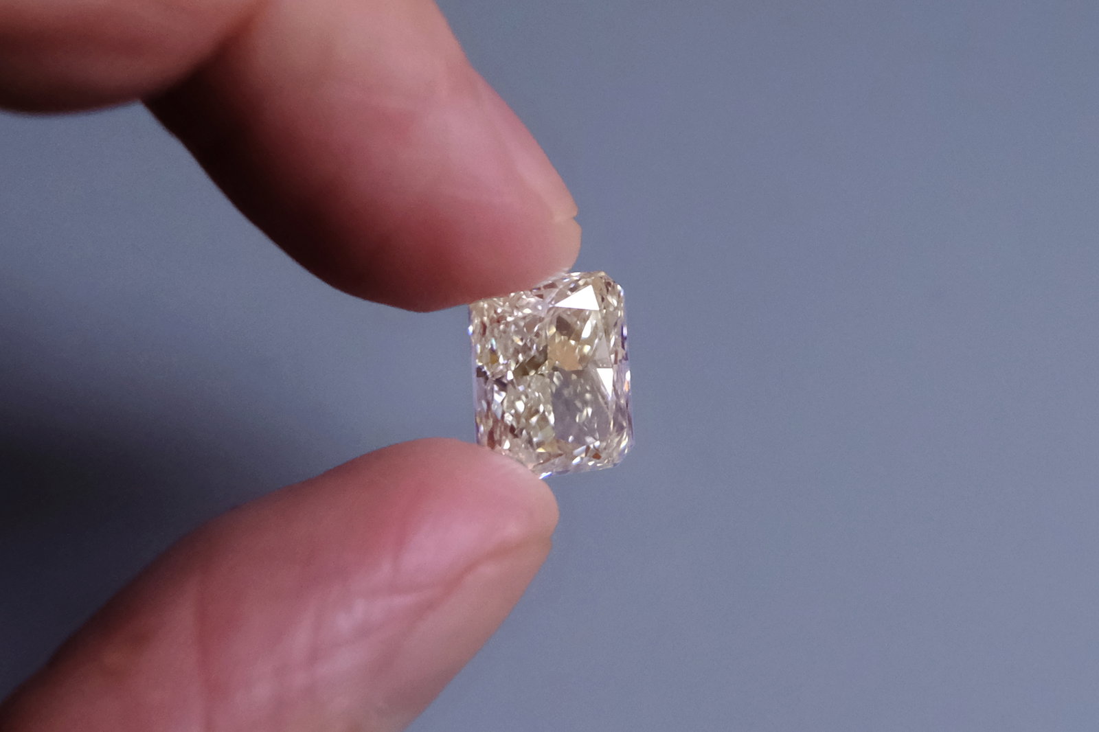 4ct radiant cut diamond natural, s to t color diamond, s to t range diamond, 4 carat natural diamond radiant cut, pale yellow diamond, buy loose diamond singapore, coloured diamonds singapore, Gem Gardener