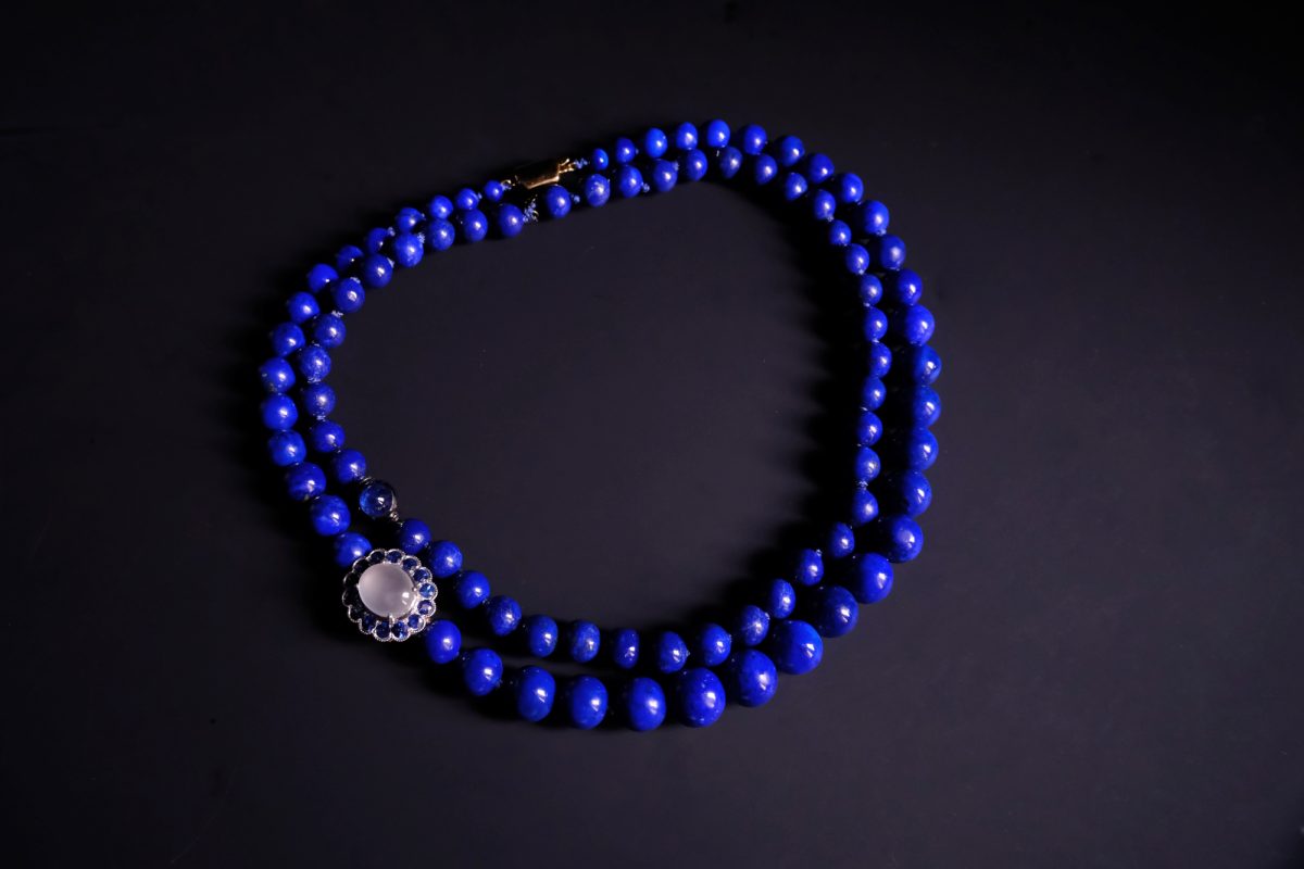 lapis lazuli necklace, high quality lapis lazuli necklace, lapis lazuli jewelry singapore, fine lapis lazuli jewelry, large lapis bead necklace, lapis lazuli gold choker,