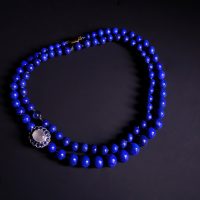 lapis lazuli necklace, high quality lapis lazuli necklace, lapis lazuli jewelry singapore, fine lapis lazuli jewelry, large lapis bead necklace, lapis lazuli gold choker,
